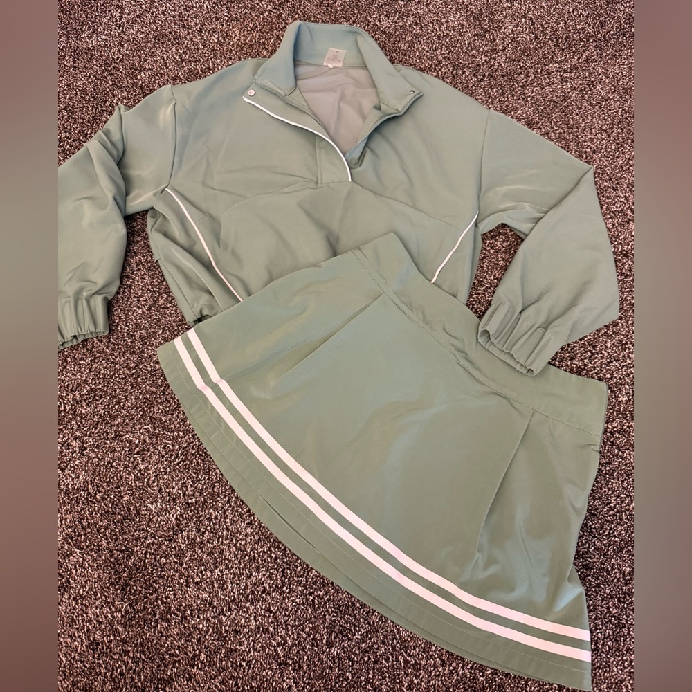 Calia by Carrie underwood Green Zip-Up Jacket and skort Set.